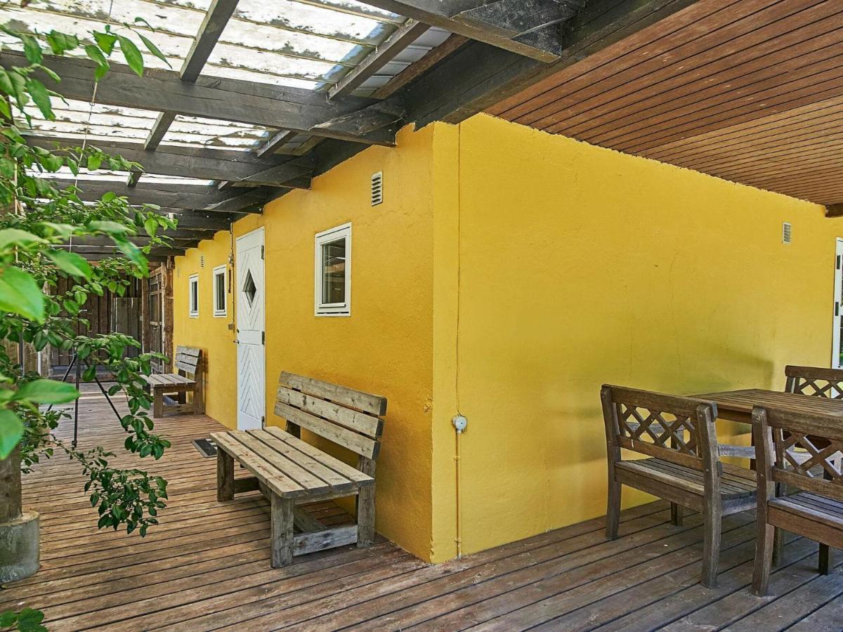 6 Person Holiday Home In AÅkirkeby Стая снимка
